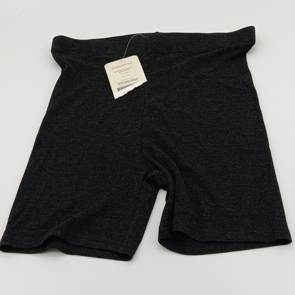 ๐ NEW Fabletics Restoreknit Slim Short - Picture 4 of 7